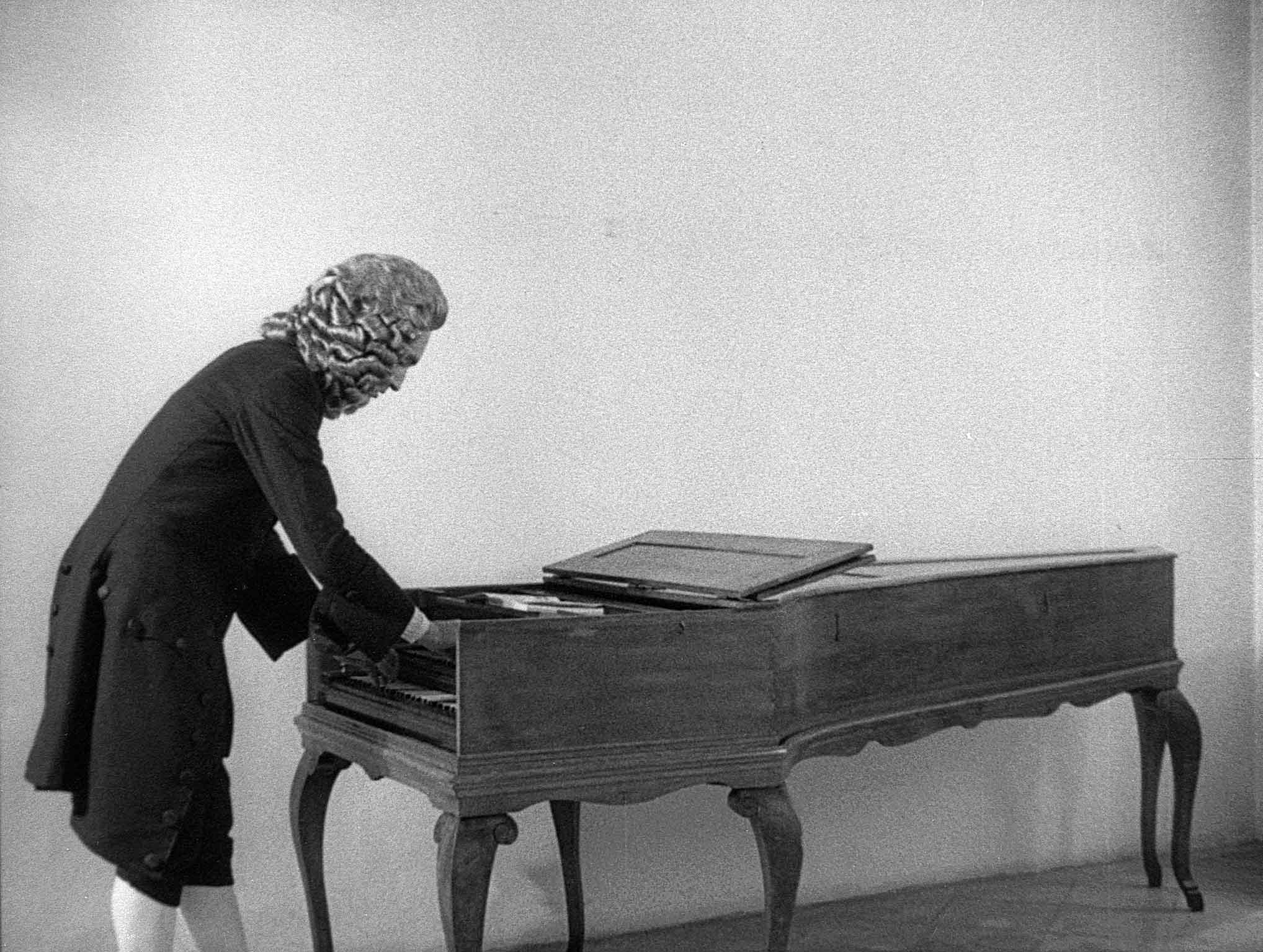 Chronicle of Anna Magdalena Bach, Sicilia!, Une Visite au Louvre
